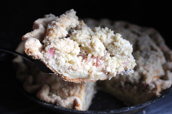 Amish Rhubarb Custard Pie with Crumb Topping