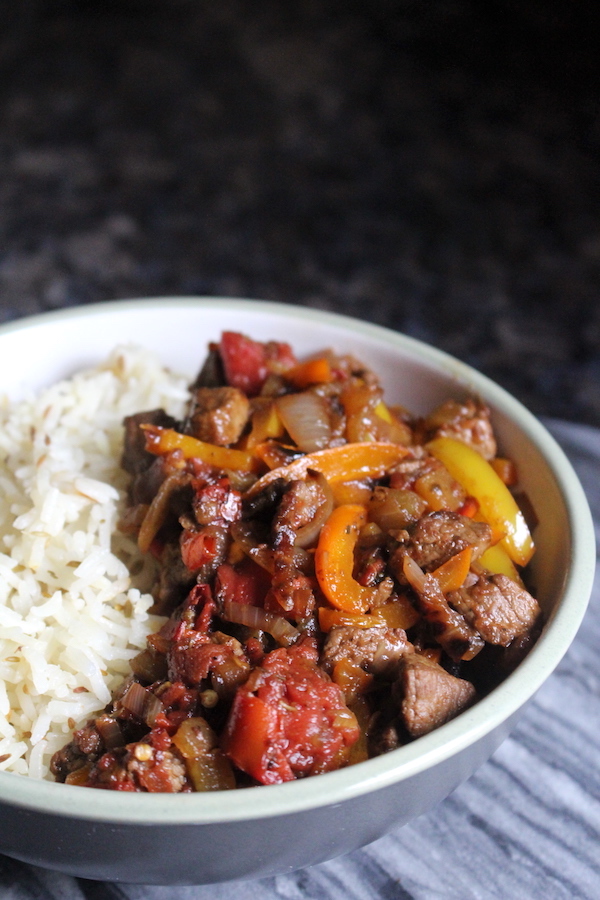 Traditional Turkish saç kavurma recipe ~ Seasoned pan seared lamb with onions and peppers.