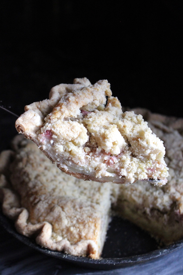 Amish Rhubarb Custard Pie with Crumb Topping