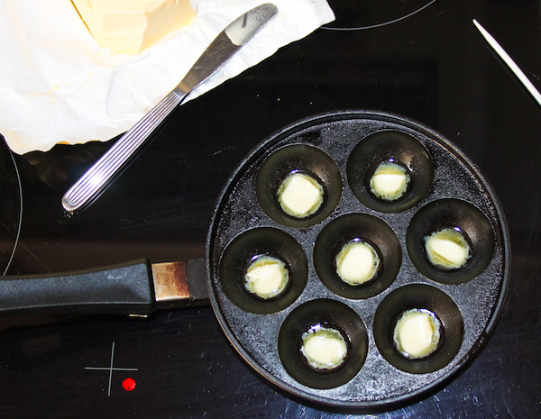 Melting Butter to grease the pan before cooking Æbleskiver