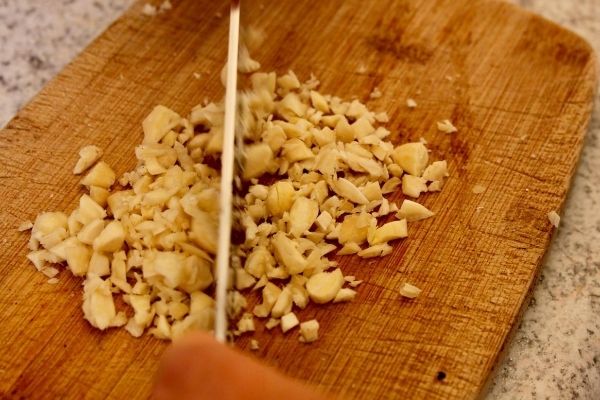 Chopping almonds