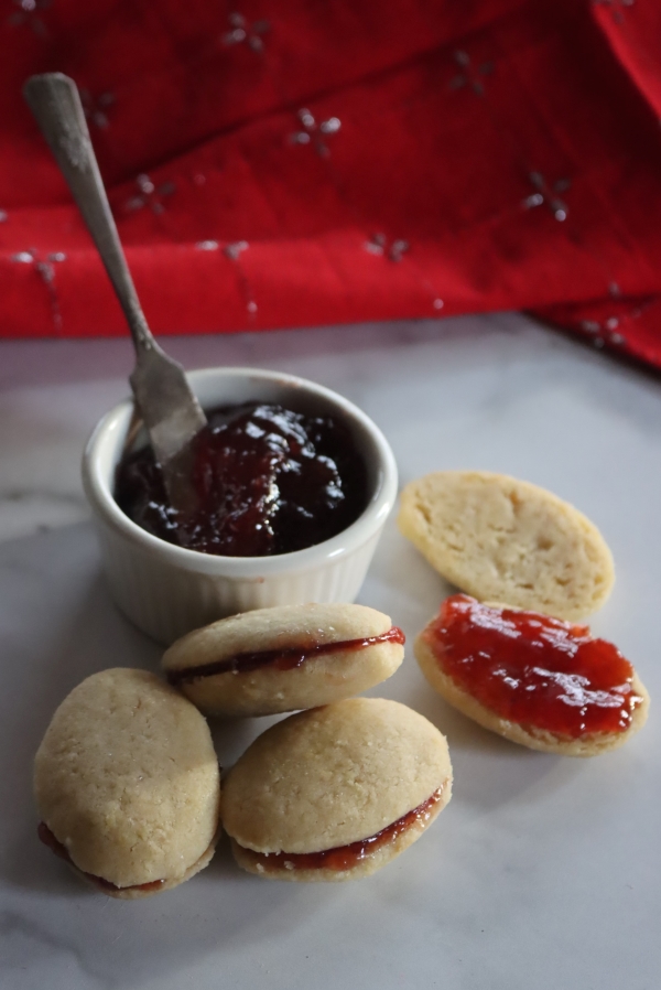 Lusikkaleivät: Finnish Spoon Cookies