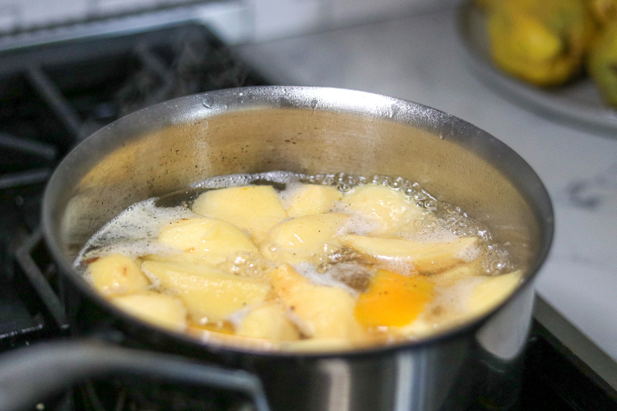 Cooking Quince Pie Filling