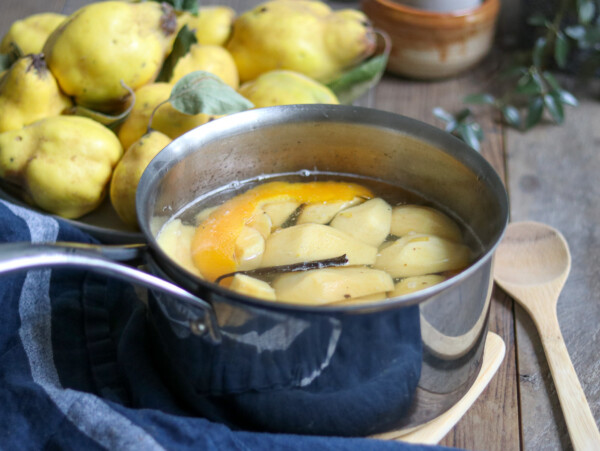 Poaching quince