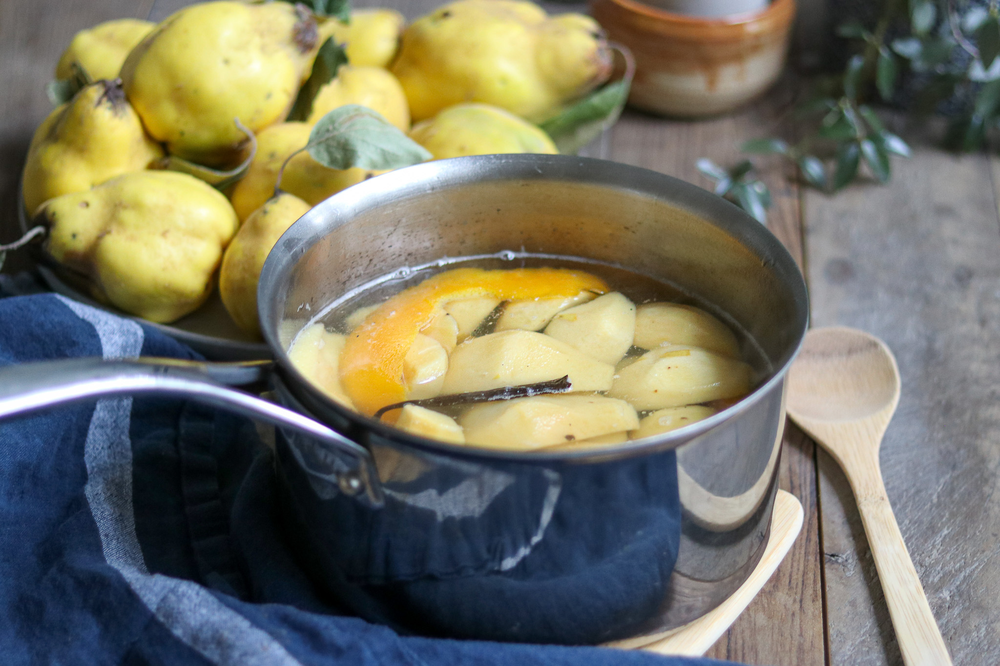 Poaching quince